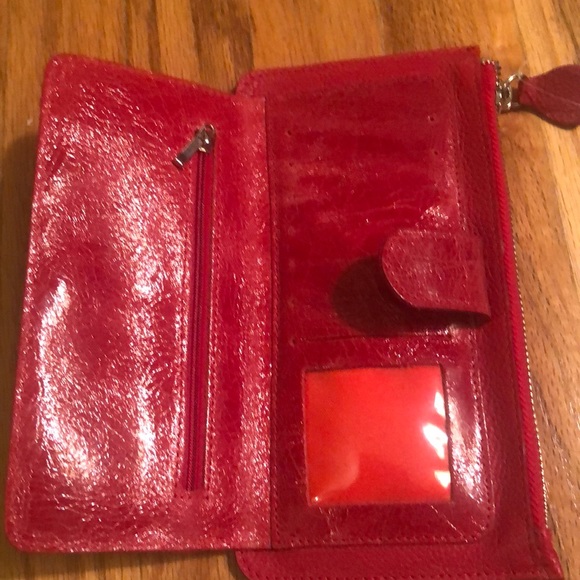 Red leather wallet. - Picture 5 of 8